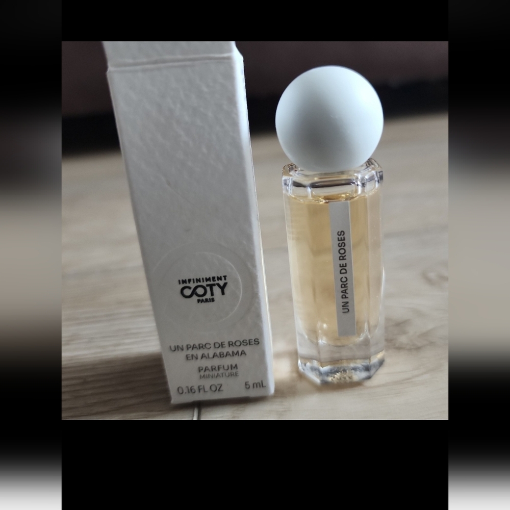 Infiniment Coty Un Parc de Roses En Alabama Mini New In Box